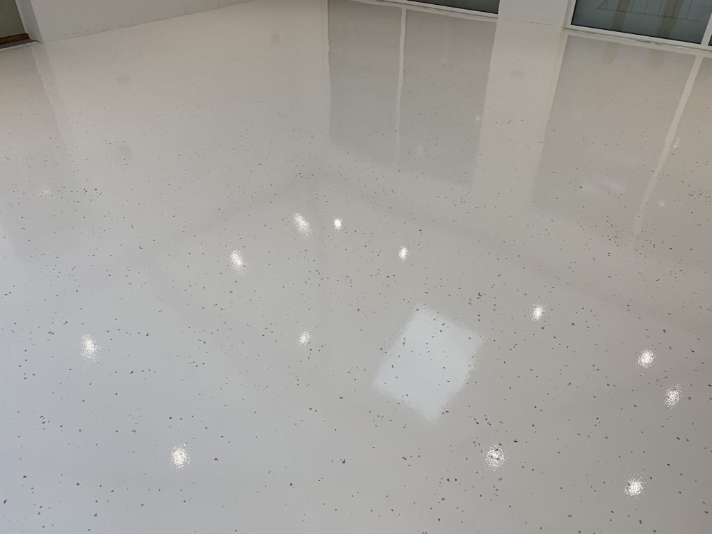Epoxy self-levelling resin screed in white with gold and silver flakes
